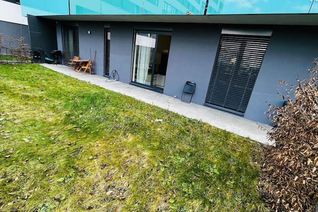 Apartment Holesovice, Garden, Garage Prague Luaran gambar