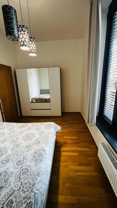 Apartment Holesovice, Garden, Garage Prague Luaran gambar